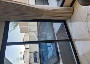 فيلا بصالة جلوس ومسبح خارجي