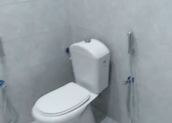 شقة بغرفة معيشة وغرفتين نوم 