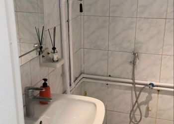 استديو باثاث مريح وبسيط 