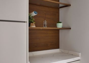 شقة بصالة وثلاث غرف نوم