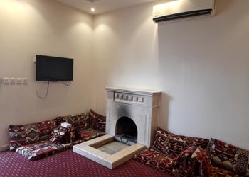 شاليه بمسطح اخضر وجلسة خارجية 