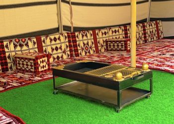 استراحة بجلسة خارجية ومسطح اخضر