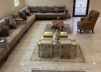 استراحة بخيمة وجلسات بإطلالات