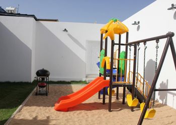 شاليه بجلسة خارجية وركن شواء