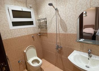 استديو بأسرة مفردة وأثاث مريح