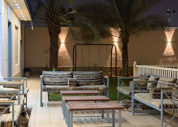 استراحة بمسطح اخضر ومجالس