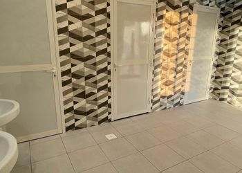 استراحة بجلسة مطلة على المسبح 