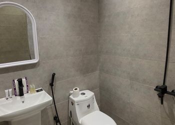 استديو بأثاث مريح وبسيط 