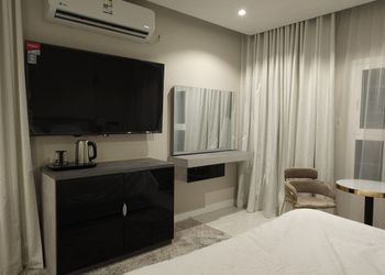 استديو بسرير ماستر وأثاث مريح 