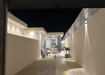 استراحة بمسطح اخضر وجلسه خارجيه