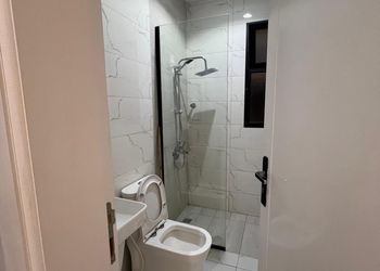 شاليه بألعاب أطفال ومسبح