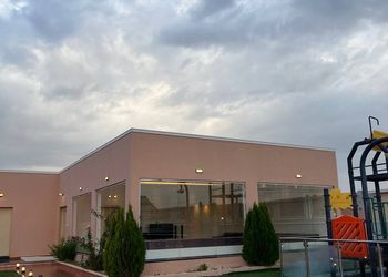 شاليه بمسبح وألعاب مائية