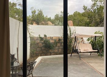 شالية بمجلس مطل على المسبح 