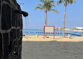 شقة بصالة مطلة  على البحر 
