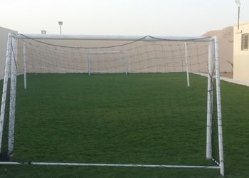شاليه بمسبح وملعب كرة قدم