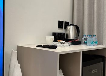 استديو بأثاث مريح وبسيط 