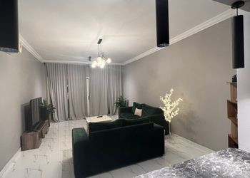 شاليه بصالة مطلة على البحر 