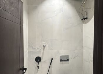 استديو بسرير ماستر وجلسة مريحة 