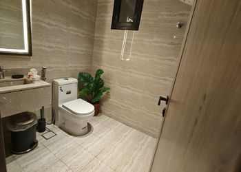 استديو بأثاث مريح وبسيط 