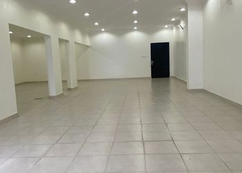 بيت شعر واسع وموقف سيارة