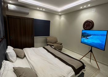 استديو بسرير ماستر وأثاث مريح 