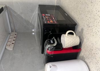 شقة بغرفة معيشة وغرفة نوم 