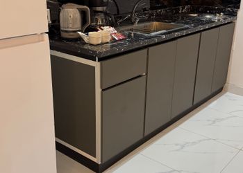 شقة بغرفة معيشة وغرفة نوم 