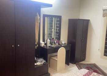 مزرعة بإطلالة جبلية واشجار 