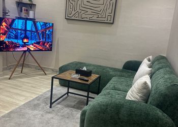 شقة بدخول ذاتي وصالة مريحة 