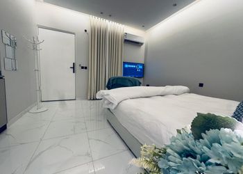 استديو باثاث مريح وبسيط 