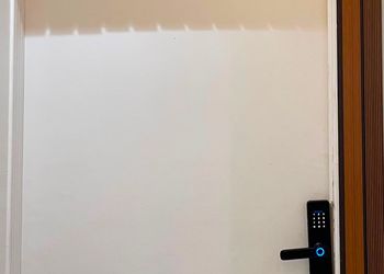 استديو بسرير ماستر وجلسة جانبية