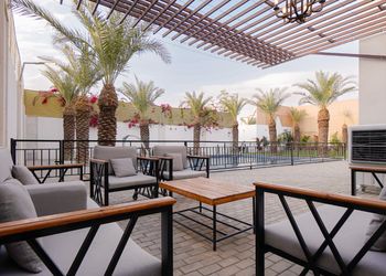 استراحه بمسبح كبير 
