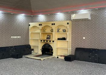 استراحة بمجلس ومسطحات خضراء