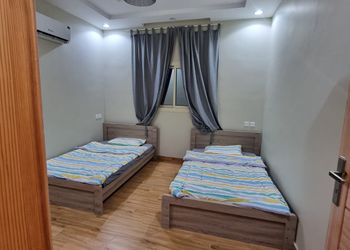شاليه بمسبح خارجي وجلسة خارجية