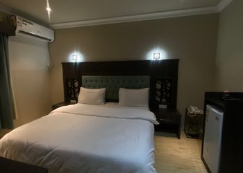 استديو بسرير ماستر وأثاث مريح 