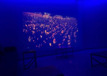 شالية بمجلس مطل على الفناء الخارجي 