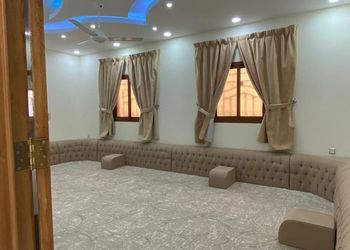 شقة بصالة وثلاث غرف نوم 