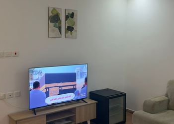 شقة بصالة جلوس وغرفة نوم 