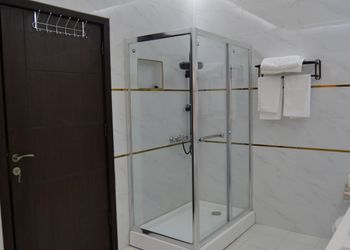 شقة بغرفة معيشة وغرفتين نوم 
