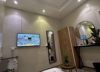 استديو بأثاث مريح وبسيط 
