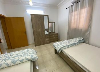 شقة بغرفتين نوم وصالة مريحة 
