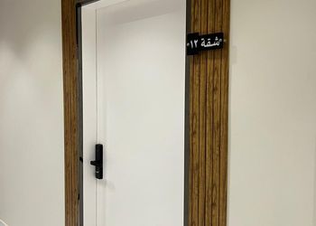 شقة بغرفة معيشة وغرفة نوم 