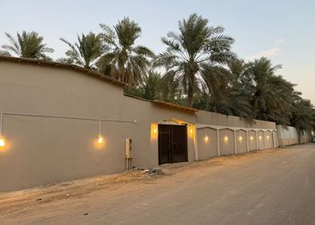 شاليه بمسطحات خضراء 