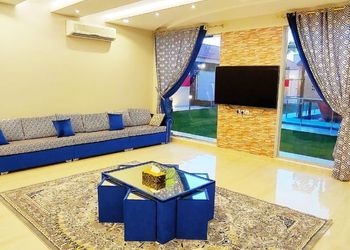 منتجع بمسبحين والعاب مائية 