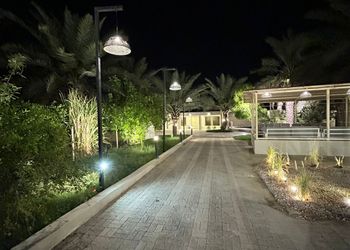 شالية بجلسة خارجية و مسبح خارجي