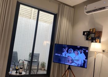 استديو بسرير ماستر وجلسة جانبية 