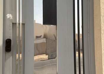 شقة بدخول ذاتي وصالة مريحة 