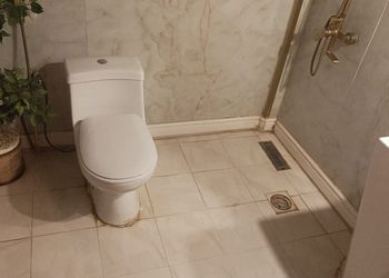 شاليه بمسطح اخضر وجلسة خارجية