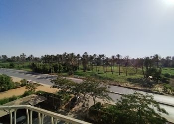 شقة بغرفتين نوم وصالة 