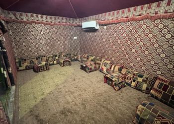 شاليه بمسبح خارجي وجلسة خارجية